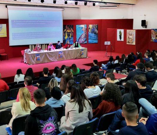 Rosarno – incontro dei carabinieri con gli studenti: seminario su bullismo e cyberbullismo
