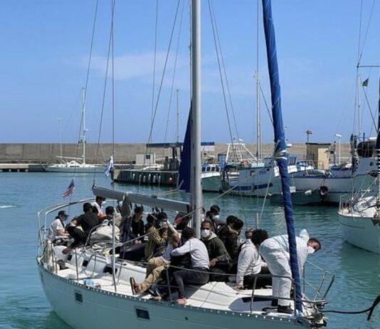 Sbarco migranti a Roccella – arrivati anche minori e donne