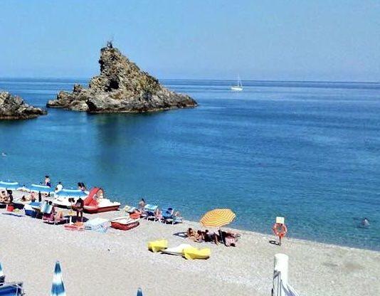 Tragico pomeriggio alla Tonnara di Palmi: uomo muore in spiaggia