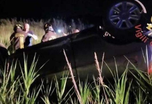 Calabria – incidente nella notte: auto si ribalta, 2 ragazzi feriti