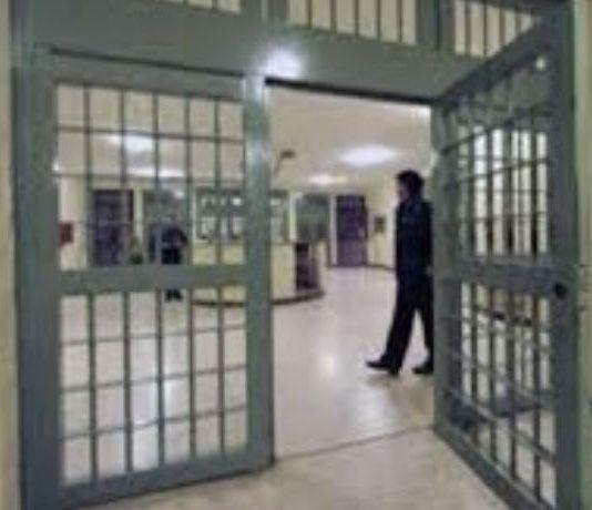 Carcere Vibo: detenuto devasta stanza e ingerisce vetri, lamette e batterie