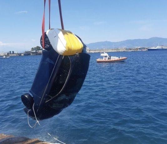 Cade in mare in auto nel porto di Reggio Calabria – salvato 62enne