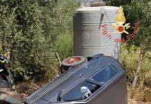 Auto perde controllo e finisce fuori strada: morto 79enne