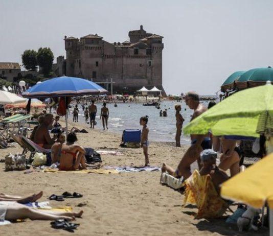Tragedia in mare, bimbo di 2 anni e mezzo annega a Santa Severa: inutili i soccorsi