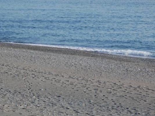 Calabria – 35enne aggredisce ragazzina in mare: “Tu sei il demonio”