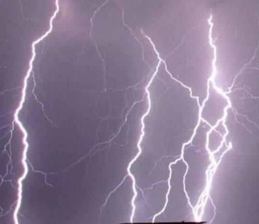 Fulmine colpisce tre ragazzi: uno è grave ricoverato in rianimazione