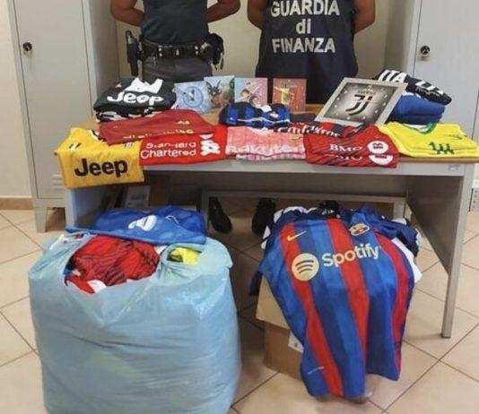 Articoli sportivi ed orologi falsi in vendita alla festa di paese: sequestrati da Guardia di Finanza