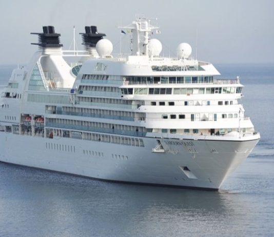 Litiga con la fidanzata e si butta in mare da una nave da crociera