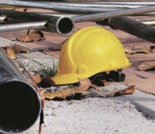 Muore sul lavoro a 18 anni schiacciato da una lastra di metallo durante stage