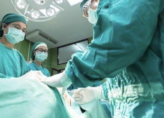 Rapporti sessuali con cane: 55enne evirato per grave infezione