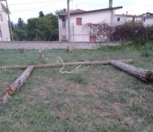 Cede trave altalena – muore 12enne