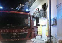 Incendio nella notte in appartamento a Reggio, morto 76enne