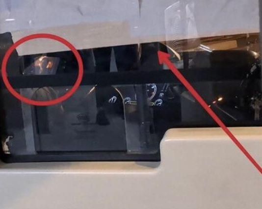 Guarda film mentre guida autobus – sospeso autista