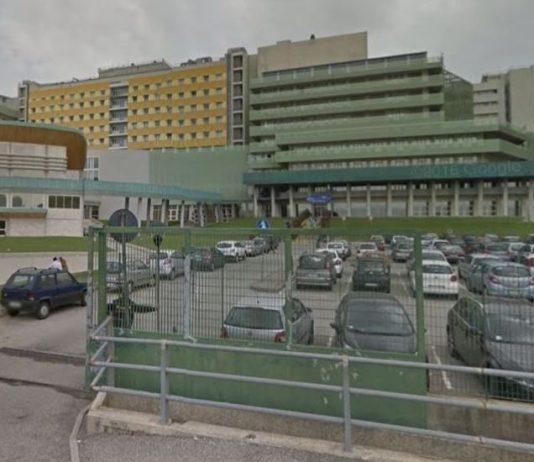 Tragedia a Catanzaro, uomo si lancia da una finestra del Policlinico