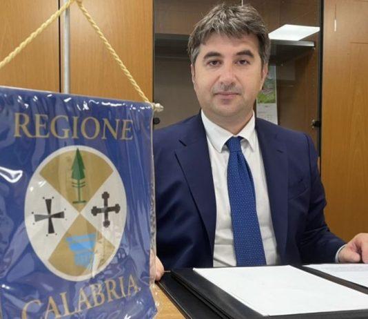 Aziende calabresi in difficoltà, il consigliere regionale Antonio Lo Schiavo: «La Regione istituisca l’Agenzia per l’energia»