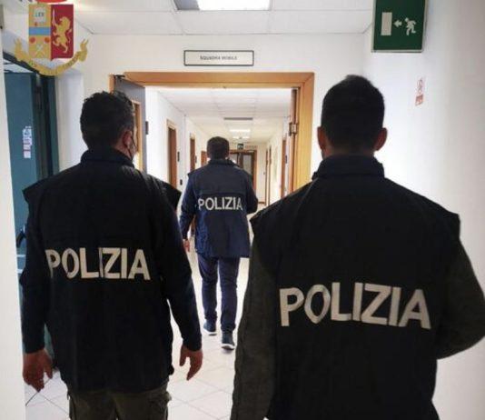 Violenza sessuale su ragazzina di 11 anni: arrestato docente