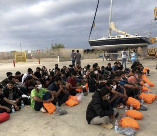 Ancora sbarchi migranti a Roccella: arrivati in 63