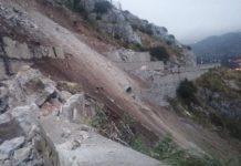 Maltempo al Sud, frana invade strada statale