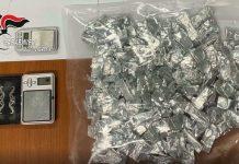 Cocaina e cartucce nascoste dentro cassaforte muro: arrestato 28enne