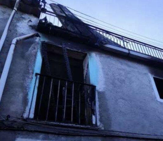 Incendio in abitazione: 87enne salvato da carabinieri