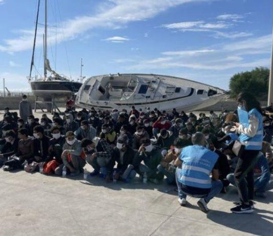 Sbarco migranti a Roccella: arrivati in 263