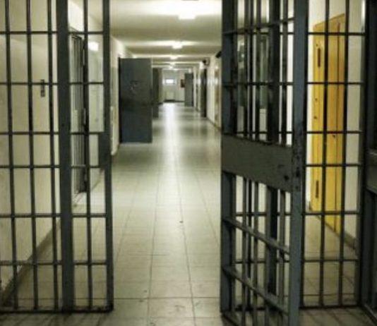 Reggio Calabria – Sovrintendente e agente penitenziaria aggrediti da detenuti