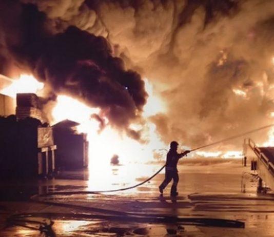 Incendio Calabra Maceri: indagato amministratore per rischio inquinamento ambientale