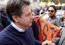 Giuseppe Conte visita quartiere Zen Palermo, sul reddito: “Non molliamo di un centimetro”
