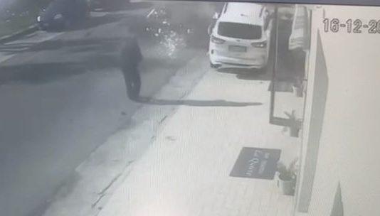 Incidente tra Palmi e Gioia Tauro, auto centra una Panda: salvo uomo sceso poco prima