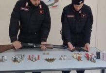 Fucile, pistola e munizioni nascosti in capanno – arrestato 38enne