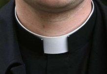 Si traveste da prete e tenta di rubare offerte sagrestia