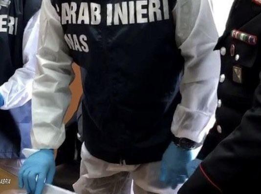 Seminara – impiegato pubblico in malattia, produceva dolciumi da vendere online