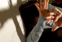 Picchia e minaccia di morte la moglie, il figlio chiede aiuto ai carabinieri