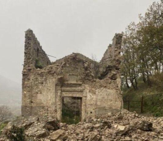 Maltempo in Calabria: crolla facciata chiesa