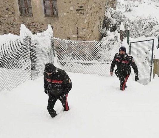 Calabria – Abitanti isolati per neve: soccorsi dai carabinieri