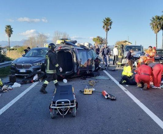 Incidente stradale su Ss106: una persona morta e 5 ferite