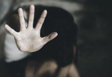 Minacce, offese e botte a compagna incinta, arrestato 41enne