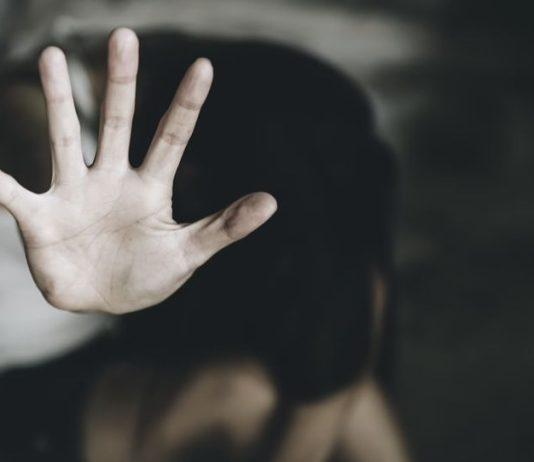 Aggressione minorenne a Vibo Valentia, video condiviso su social – 7 ragazzi denunciati