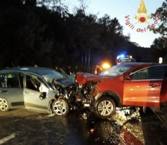 Calabria – scontro frontale tra due auto: un morto e 4 persone ferite