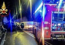Grave incidente tra furgone e due auto: due feriti di cui uno grave