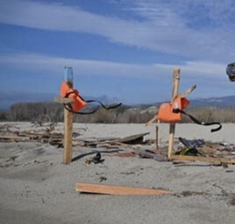Naufragio migranti Cutro: continuano ricerche, campo base spostato a Le Castella