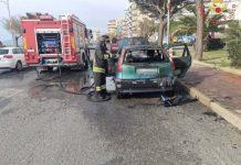 Auto in fiamme sul lungomare: nessun ferito