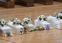 Neonato morto in naufragio: sarà sepolto nel cimitero di Crotone