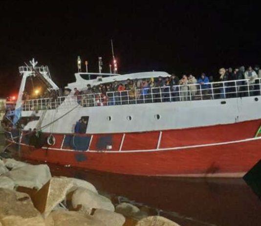 Migranti: arrivati in 650 a Roccella