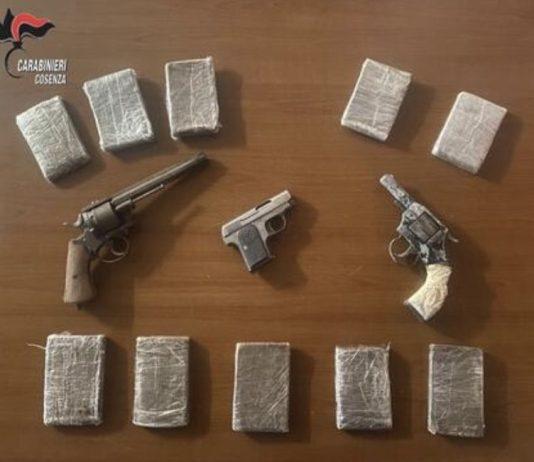 Controlli carabinieri: rinvenuta droga e armi