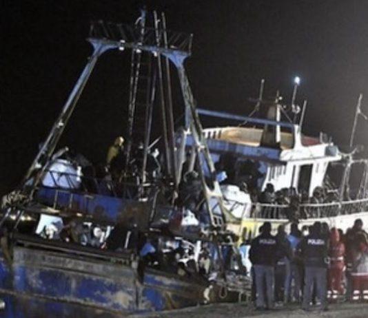 Arrivati a Crotone 487 migranti, ci sono anche 40 minori