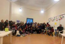 Polizia di frontiera dona uova pasquali ai bambini