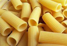 Trova insetti nella pasta, fa video e lo pubblica sui social: 23enne indagata per diffamazione