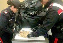 Sale su taxi con 5 valigie piene di oppio, arrestata