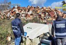 Auto abbandonate in terreno, sequestrato centro demolizione